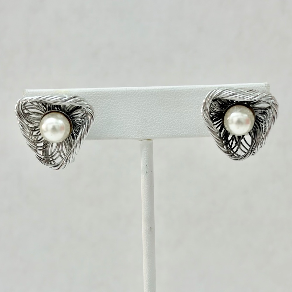Vintage Triangle Faux Pearl Woven Wire Clip On Earring